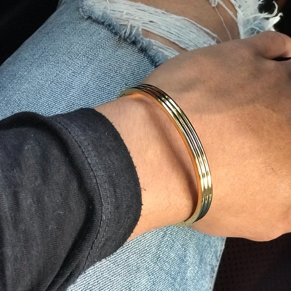 Simple Design Orbital Smooth Gold Bangle Bracelet - Picture 3 of 7